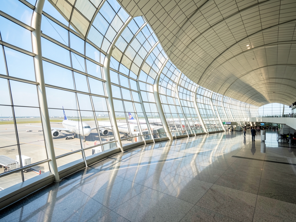 Airy airport concourse with curved glass architecture overlooking