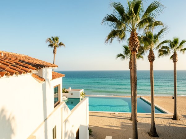 Maximizing free night certificates at high-end properties
