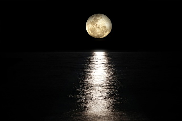 moon full moon sea sky night sky lunar moonlight night scenery black sky dark sky luna light reflection reflection natur