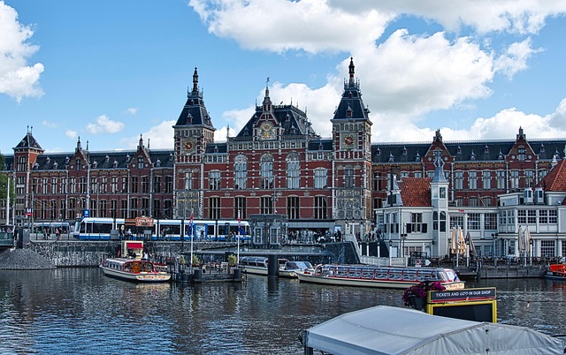 “Centurion” Does Not Mean “Admitted” — Amsterdam Lounge Guest Costs