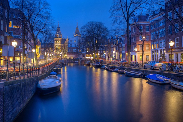 The Evidence: What  Buys vs. Schiphol — Amsterdam’s First American Express Lounge