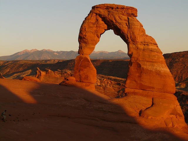 Shuttle Vs Early Arrival Tradeoffs — Arches National Park 2026