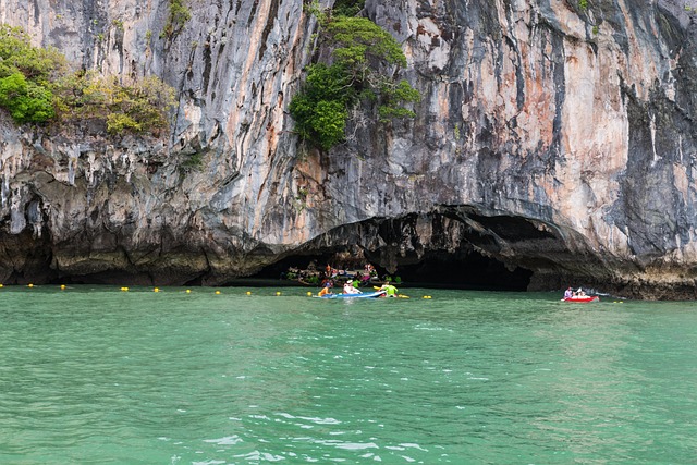 What the Data Doesn’t Tell You — Bangkok to Phuket Airfare