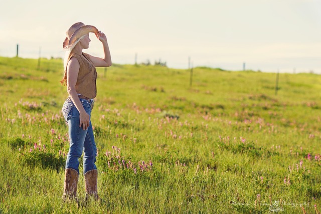 country girl portrait cowgirl country girl fashion style country fashion blonde girl woman young woman female boots hat