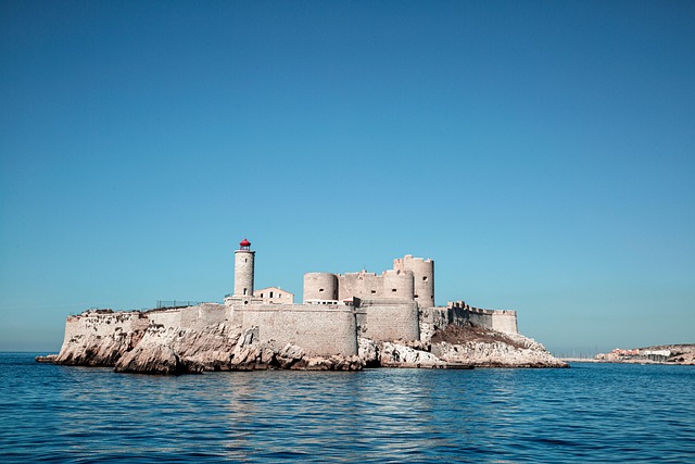 Options compared: which program to search first — Business class to Marseille on points