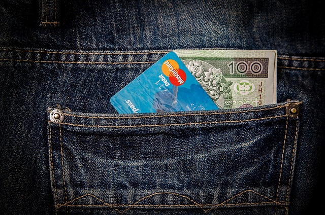 Credits vs Points — Card Credits Capture 60