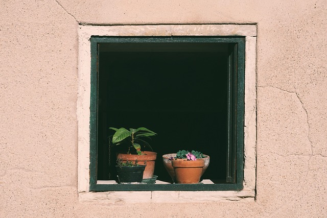 Key Factors to Consider — Cracked Window Emergency Diversion