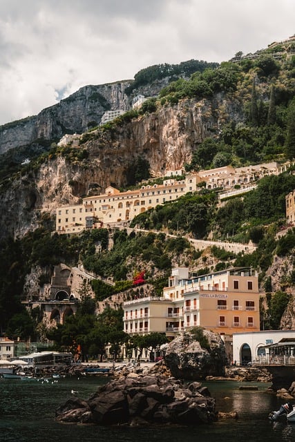 Fees That Change the Total — Expedia vs direct hotel rates