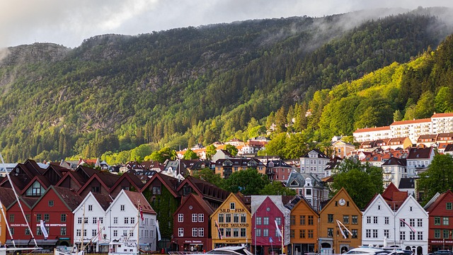 Points vs cash: which wins at 9 — Flights from Bergen to Oslo summer
