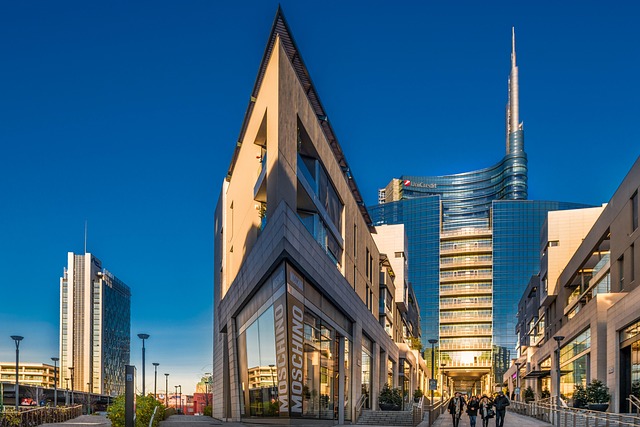 Cash vs Miles Scorecard — Milan Business Class Flights