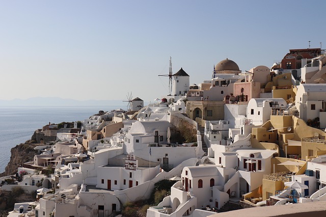 Mykonos vs Santorini