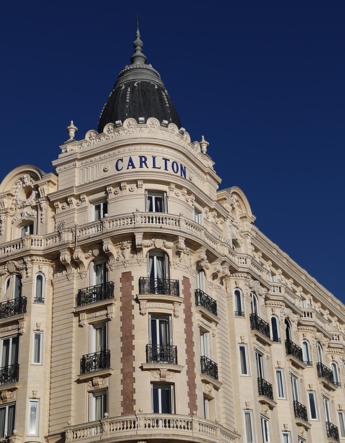 What the evidence does NOT establish — Ritz-Carlton Yacht Collection's ,400/week fare