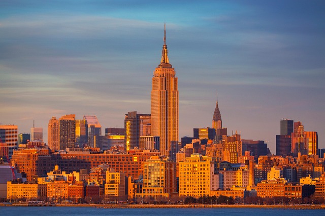 Historical Fares and the Current Booking Window — United States to Europe Premium Cabin