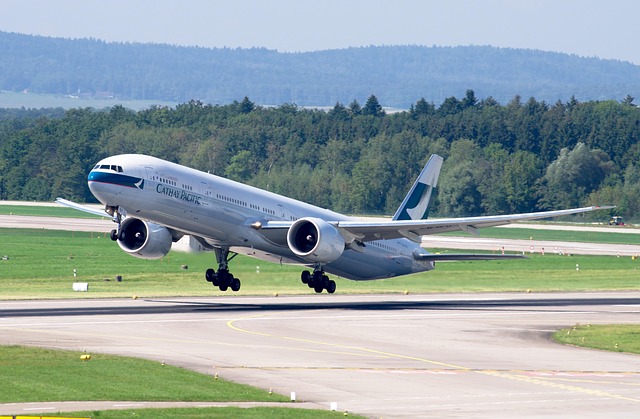 boeing 777 cathay pacific airport zurich jet aviation transport airport plane flight departure boeing runway zrh boeing
