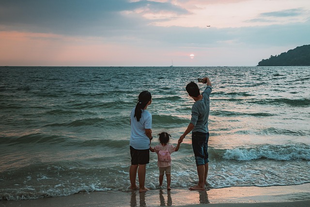 selfie, beach, nature, family, child, mother, father, vacations, mobile, smartphone, photo, summer, sea, water, ocean, happy, to travel, people, girl, asian, asia, chinese