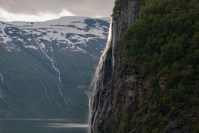 When is the optimal window to book a spontaneous Nordic coolcation